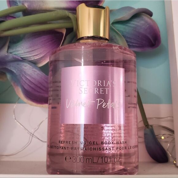 Victoria Secrets Velvet Petals Body Wash - Picture 2 of 6